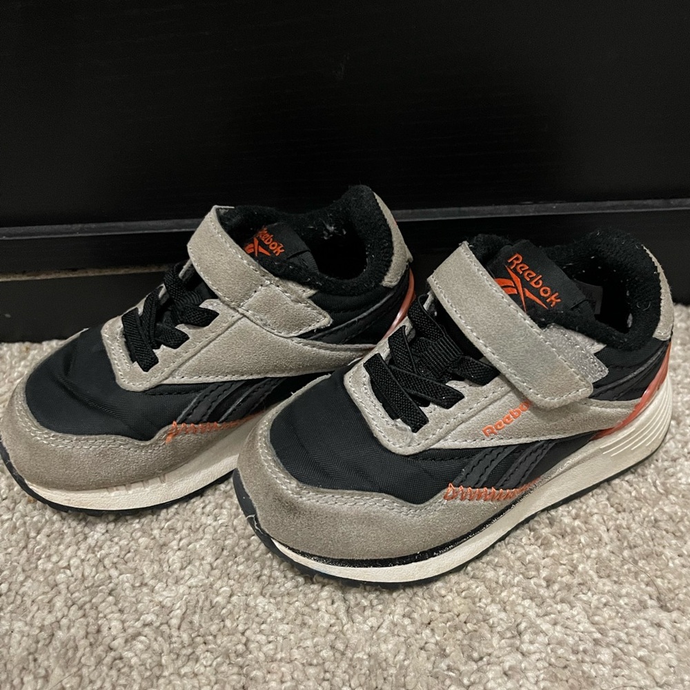 Toddler Reeboks size 6
